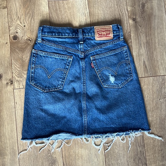 Levi’s Denim Skirt - Picture 2 of 5